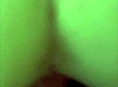 sosedova punca upognjena, jo jebe očka trdo v mokri žlički akciji