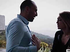 Tinejdžerka Adira Allure prska na veliki kurac.