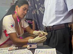 OMG, Aku Bersumpah, Threesome Dokter Ini Jadi Liar dengan Pasien Tetek Besar!