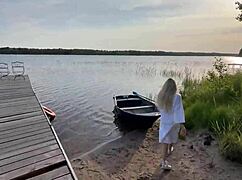 Wow, Riskante Buiten Seks met Deze Hete Blonde in Visnetten Was Gestoord! 😍