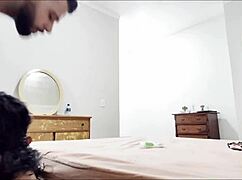 Στοίχημα ότι δεν μπορείς να αντισταθείς να τελειώσεις με την υγρή πούτσα της καυτής θετής κόρης