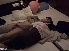 히든 캠: 일본 커플 달콤한 핸드잡과 클라이맥스 순간