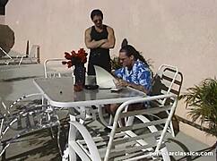 信じられない、ラッキーが巨大なチンポ2本でダブルペネトレーション！