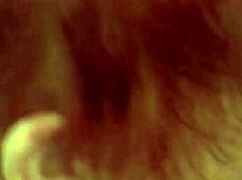 好奇的78岁老人尝试大胆的新卧室技巧