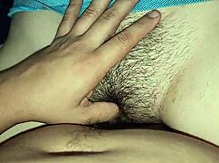 นักเรียนสเปนของฉันให้แตะหีเปียกของเธอ อุ๊ย!