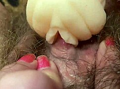 Nemôžem prestať s tým chlpatým clit toy hraním