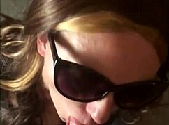 Kæmpe hvid pik bliver sutted i POV af min kone derhjemme