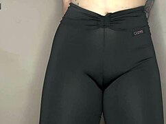 kan du se den cameltoe i mine trange svarte leggings