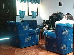 Min stedsøster knepper sin kæreste i stuen