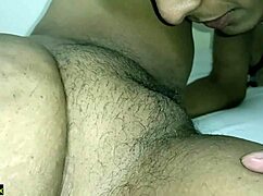 うわっ、ミルフおばさんのマンコを18歳少年が舐める、すごく熱い！