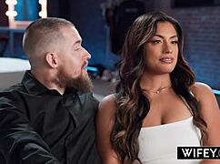 Wifey hotwife Karina Valentina, akarod látni, ahogy basznak, míg a férj néz?
