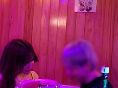 פמבוי אסייתי עם תחת גדול משחק אנאל POV בסגנון כלב עם מציצה חמה.