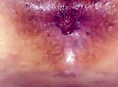 에스포사가 잘 달린 남자에게 꽉 조인 엉덩이 줌