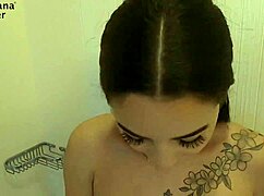 サンディエゴのブラウン美女がオレンジカウンティのホテルで長い旅行後にバルーンを振る