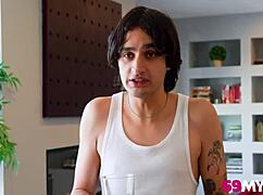 Liderlig ensom husmor forført af ivrig nabo