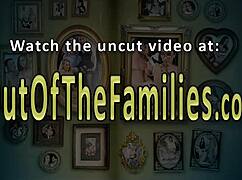 Tatuata Teen Asiatica Si Unisce Alla Famiglia Acquisita In Sessione Hardcore Trio A Cavalcioni