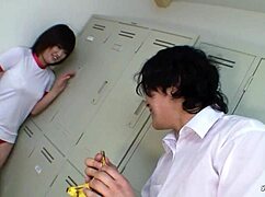 कर्वी बिग नैचुरल टिट्स जापानी वर्जिन टीन 18+ स्पोर्ट क्लास के बाद क्लासमेट को पहली बार चूसने के लिए लुभाती है जाव में