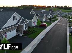 Valentin-napi zuhany: Anna elázik a szomszédtól és mostohafiától.