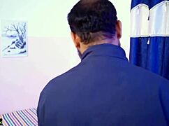 ऑटो ड्राइवर सुंदर पैसेंजर भाभी को स्पष्ट ऑडियो के साथ चोदता है