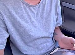 Eu realizo a fantasia sexual de um motorista de Uber seguidor meu - Savannah Watson