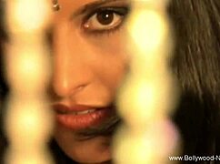 Bollywood dancing babe rocks out with sensual moves