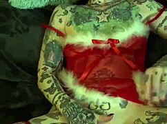 this milf is having a solo orgasm on christmas, fingering her clit 😍