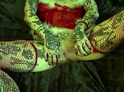 this milf is having a solo orgasm on christmas, fingering her clit 😍