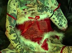 this milf is having a solo orgasm on christmas, fingering her clit 😍