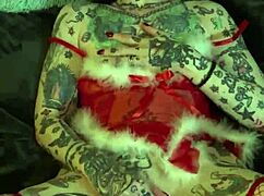 this milf is having a solo orgasm on christmas, fingering her clit 😍