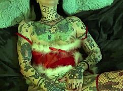 this milf is having a solo orgasm on christmas, fingering her clit 😍