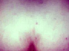 Fui ajudar minha mulher se depilar, acabei comendo ela na cama, foi tao bom.