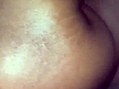 Grosse cul amazon chevauche énorme bite noire en action sauvage