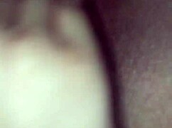 Casada gozando e esguichando muito com prazer intenso