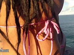 showing off pussy on florianópolis beach 😏