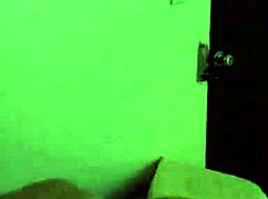 em nhung hd captures everyday scenes