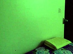 em nhung hd captures everyday scenes