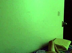 em nhung hd captures everyday scenes