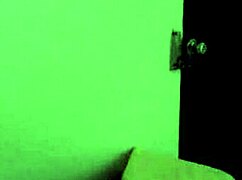 em nhung hd captures everyday scenes