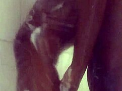 Naejae Keeps It SQUEAKY CLEAN