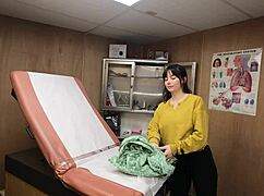 i consult scarlett johnson's big tits medically