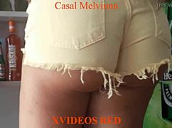 Esposa Exibida Shows Off in Public Display