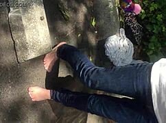 elizabeths dirty feet