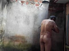 Amateur Gay Bath in Relaxing Setting