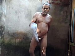 Amateur Gay Bath in Relaxing Setting