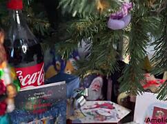 guy gets xmas gift from amelie dubon