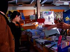 a questa bionda gli piace ingoiare tutto lo sperma 3