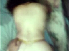 de perrito con su tanga amarilla, mi milf latina se pone bien cachonda