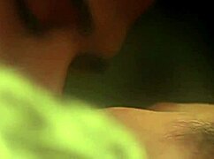 Анил Капур и Мадхури делят романтический поцелуй