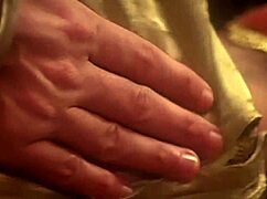 Анил Капур и Мадхури делят романтический поцелуй