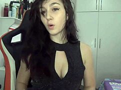 carolzinhasg dances and sensualizes in this second video